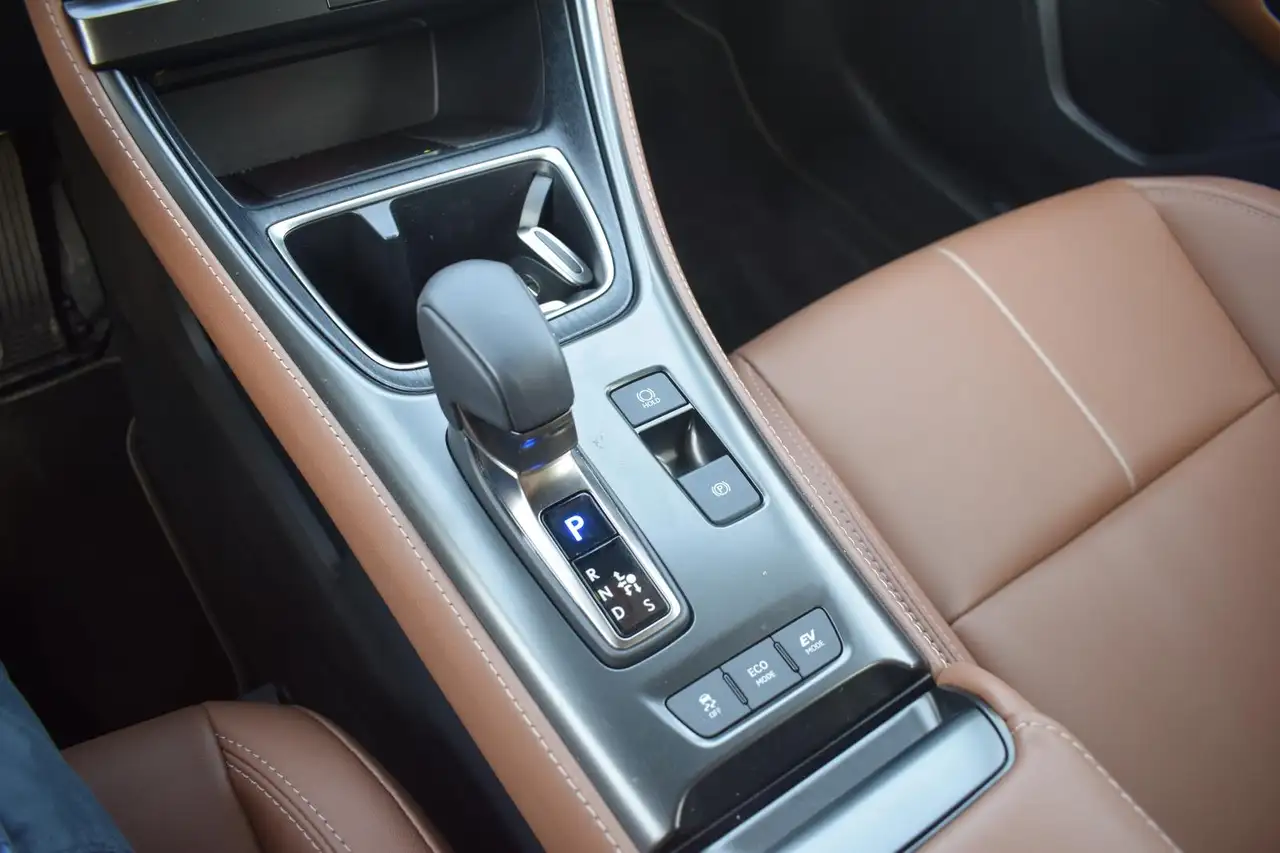 Lexus LBX FWD Relax — Vehicle gallery 25