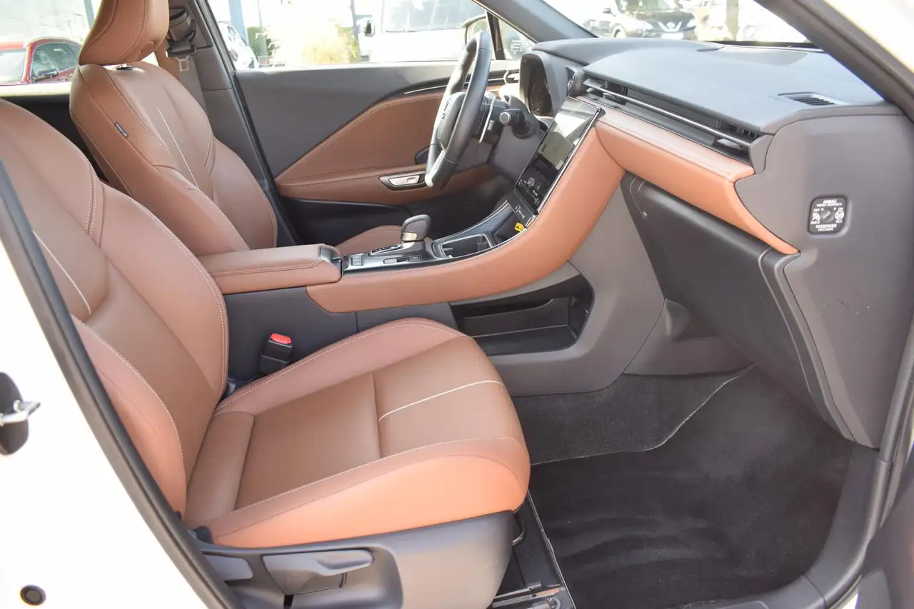 Lexus LBX FWD Relax — Vehicle gallery 17