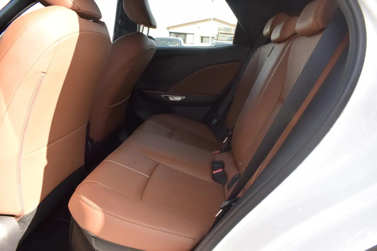 Lexus LBX FWD Relax — Vehicle gallery 13