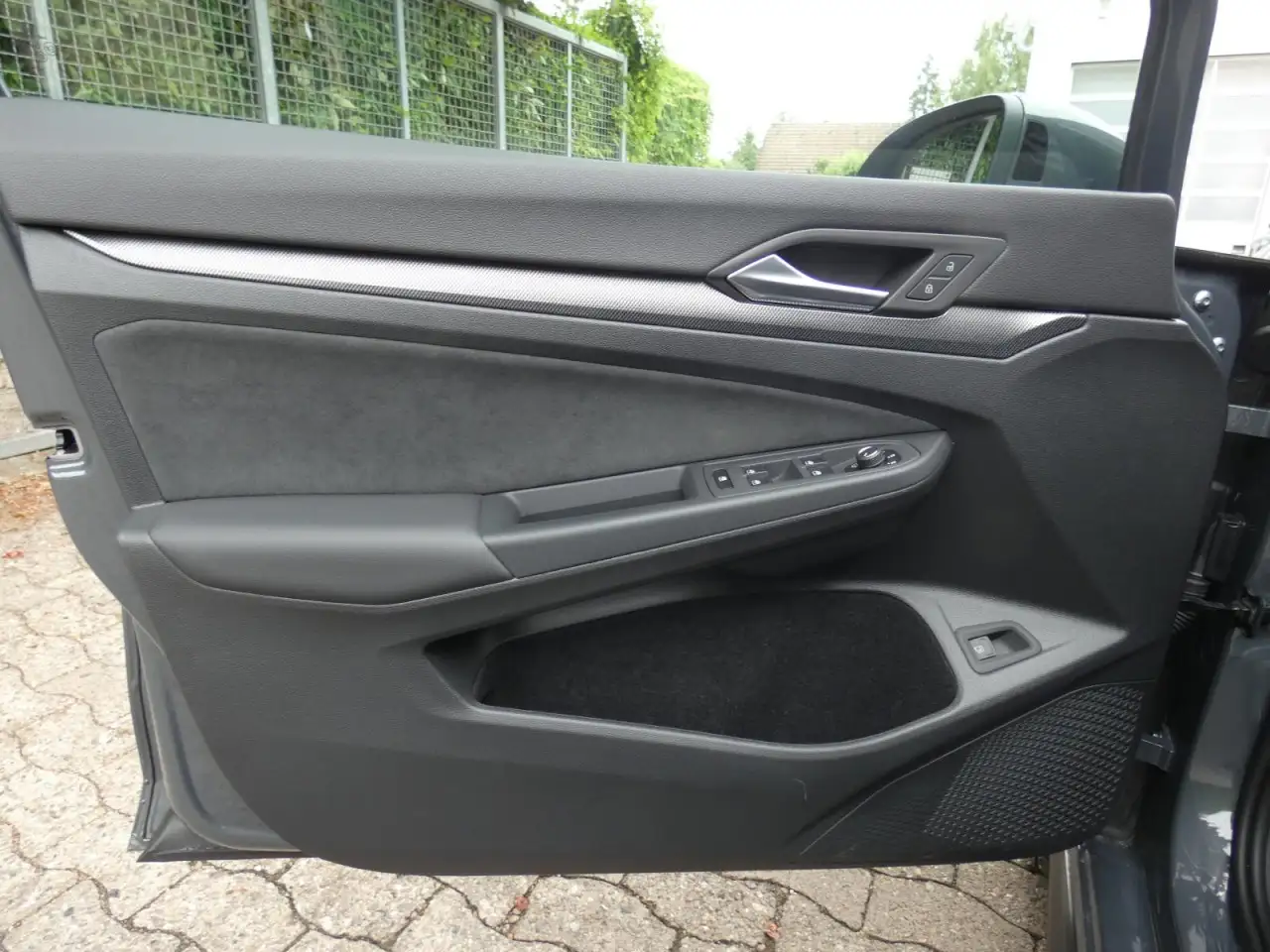 Volkswagen Golf VIII 1.5 TSI DSG GTE Navi AHK LED-Matrix HuD — Galería del vehículo 13