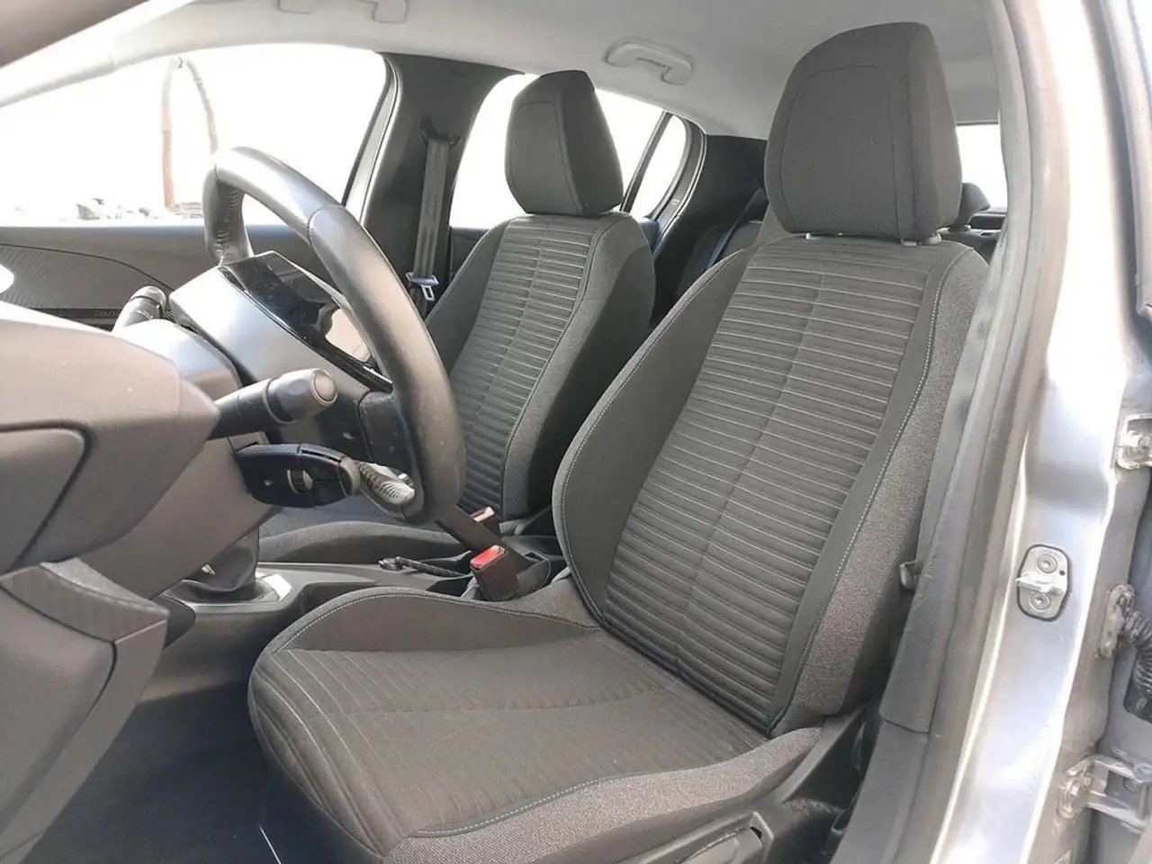 Peugeot 208 1.2 Puretech S&S Active 75 — معرض صور السيارة 21