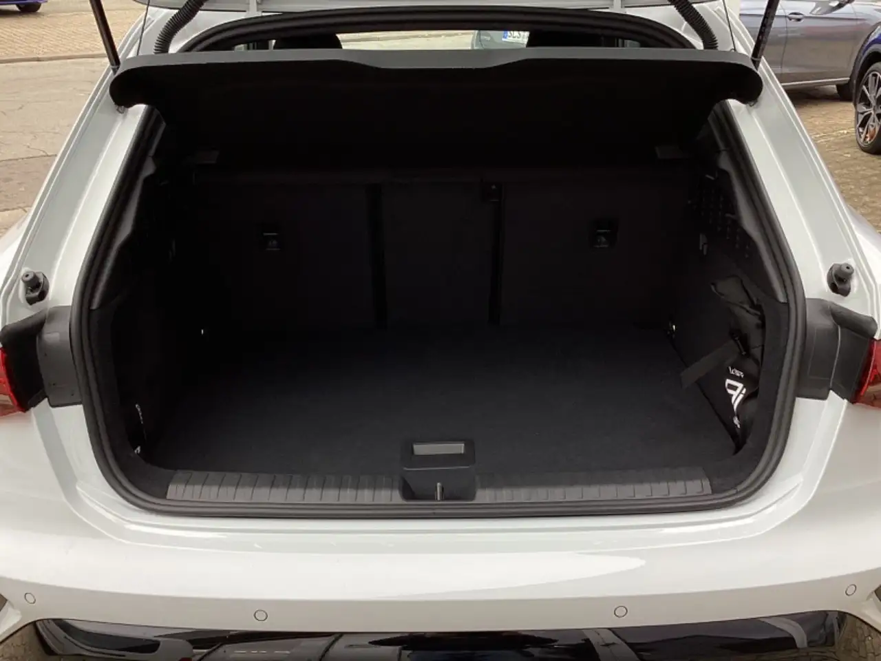 Audi A3 Sportback 35 TFSI S line Navi ACC SOUND — Galerie du véhicule 6