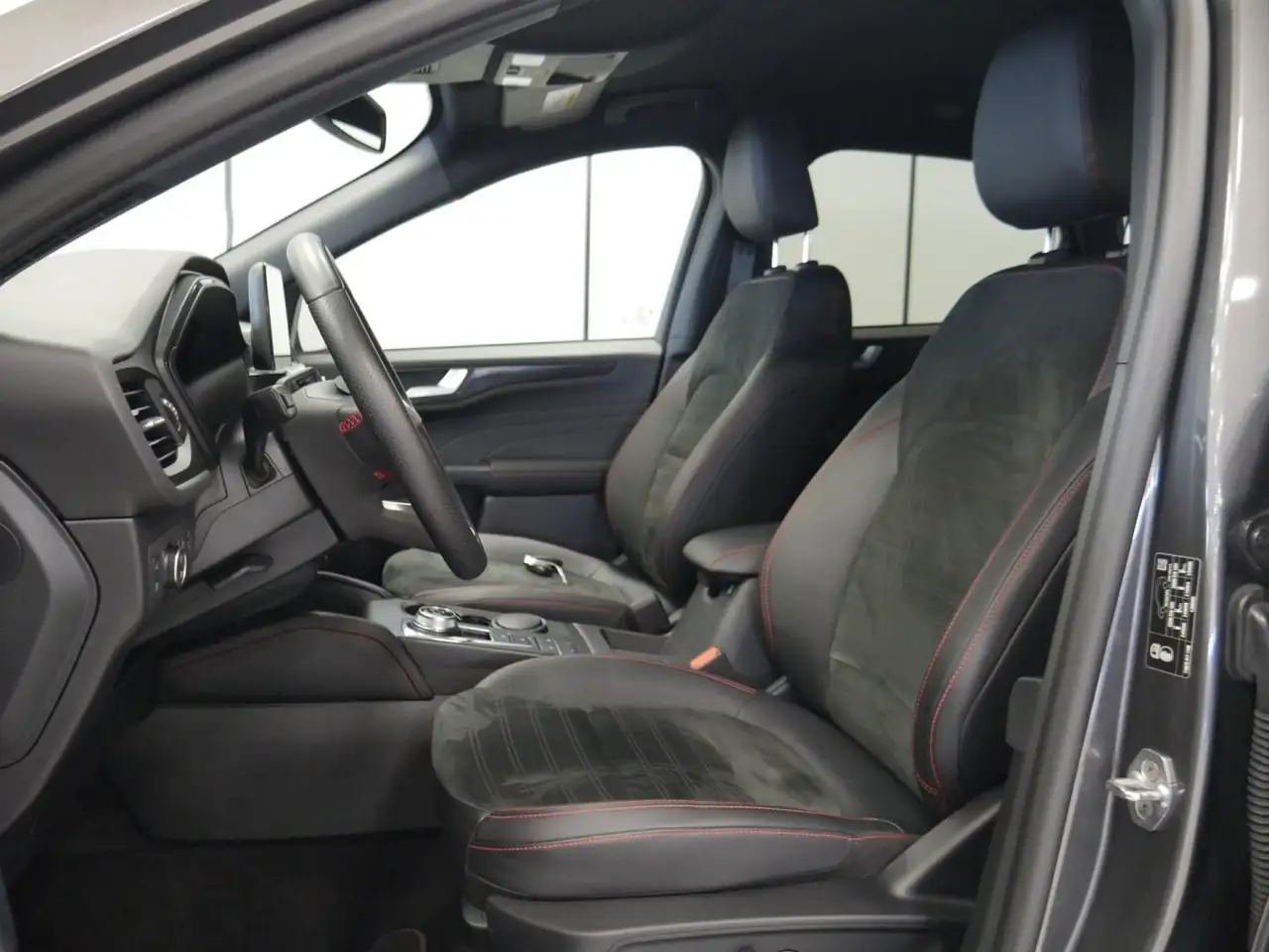 Ford Kuga ST-Line X 2.5 Duratec PHEV 165kW Auto — Galerie du véhicule 8