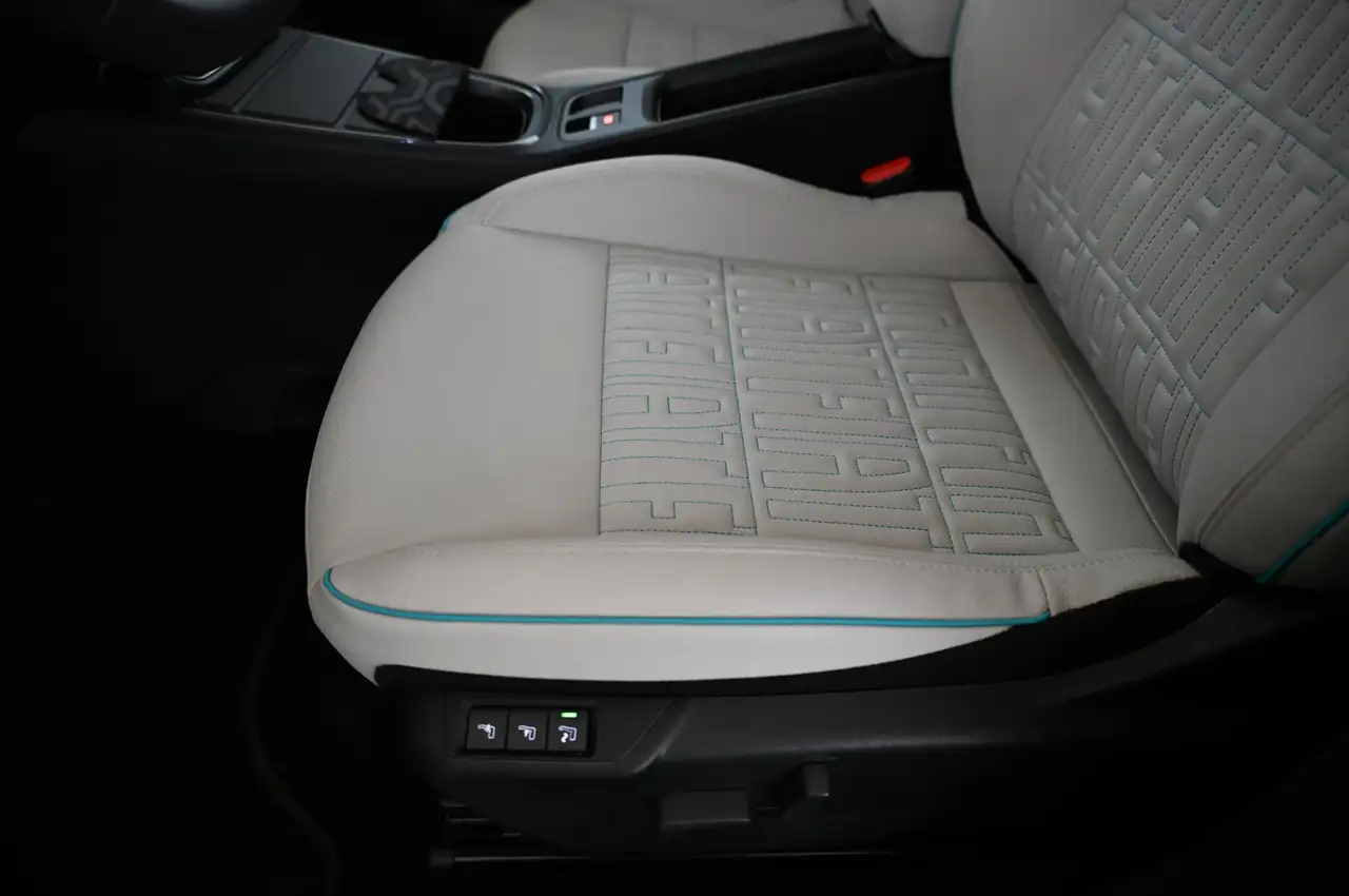 Fiat 600 1.2 Hybrid 136 DCT6 La Prima LED/NAVI/SHZ/18 — Galería del vehículo 33