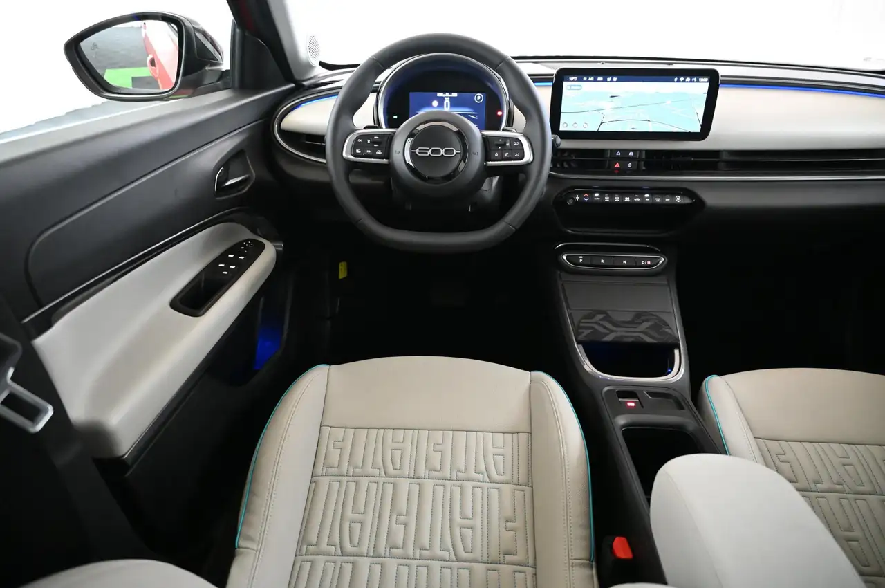 Fiat 600 1.2 Hybrid 136 DCT6 La Prima LED/NAVI/SHZ/18 — Galería del vehículo 35