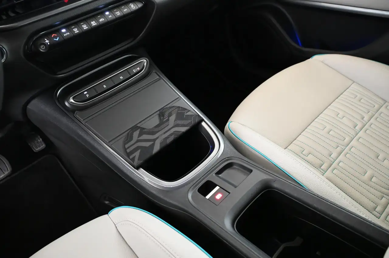 Fiat 600 1.2 Hybrid 136 DCT6 La Prima LED/NAVI/SHZ/18 — Galería del vehículo 15