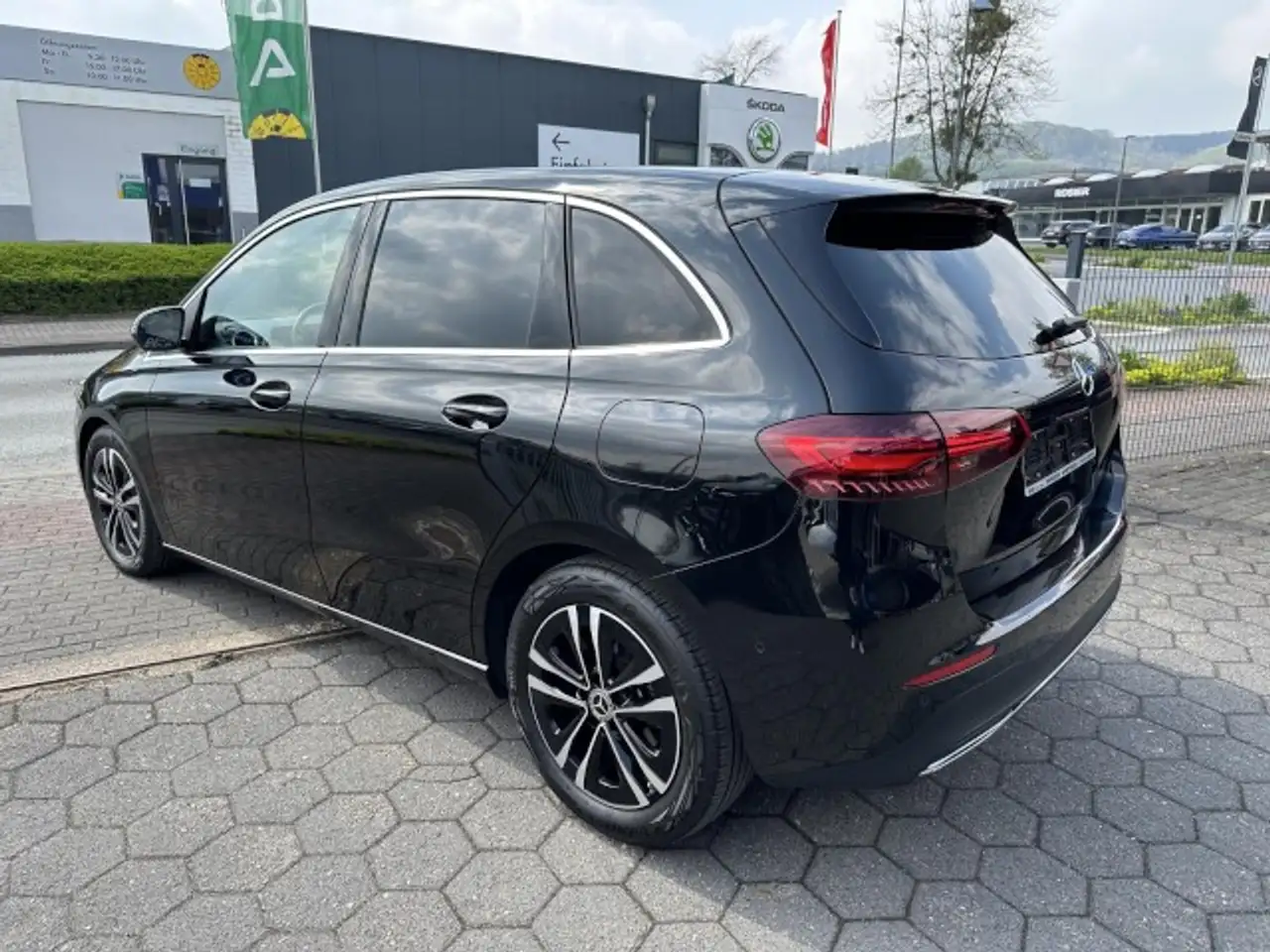 Mercedes-Benz B 180 +Progressive+MULTIBEAM+2xMemory+AHK++Winter-P.+Ver — معرض صور السيارة 4