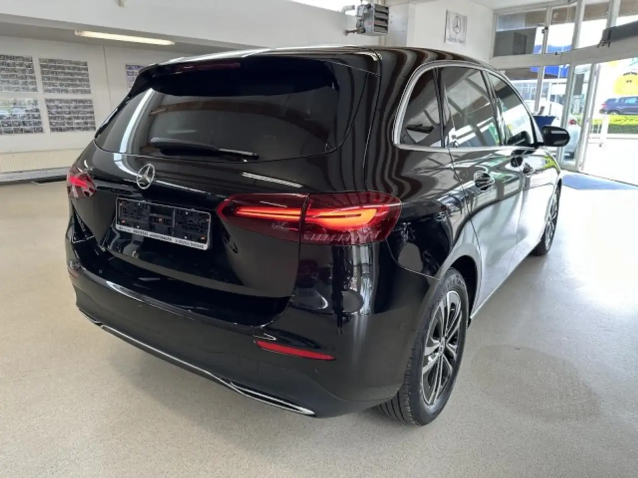 Mercedes-Benz B 180 +Progressive+MULTIBEAM+2xMemory+AHK++Winter-P.+Ver — معرض صور السيارة 9