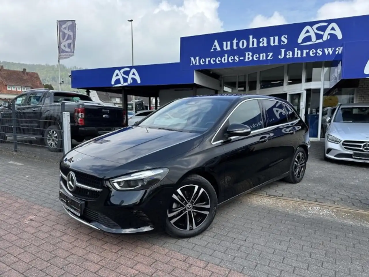 Mercedes-Benz B 180 +Progressive+MULTIBEAM+2xMemory+AHK++Winter-P.+Ver — معرض صور السيارة 3