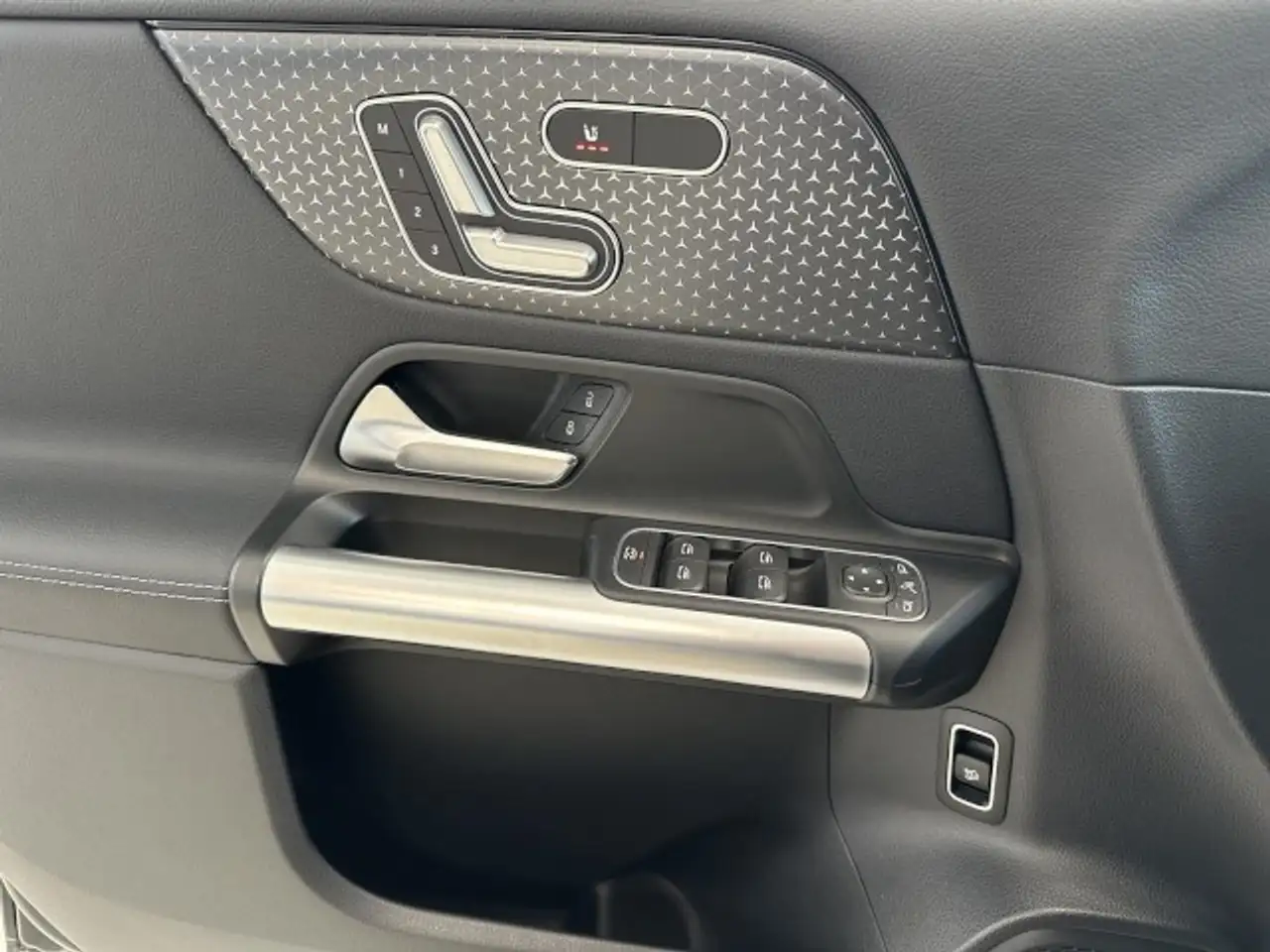 Mercedes-Benz B 180 +Progressive+MULTIBEAM+2xMemory+AHK++Winter-P.+Ver — معرض صور السيارة 10