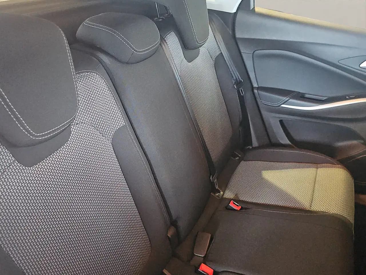 Opel Grandland 1.2 Turbo Enjoy AHK+LED+2xKlima+KlimaA — Vehicle gallery 16