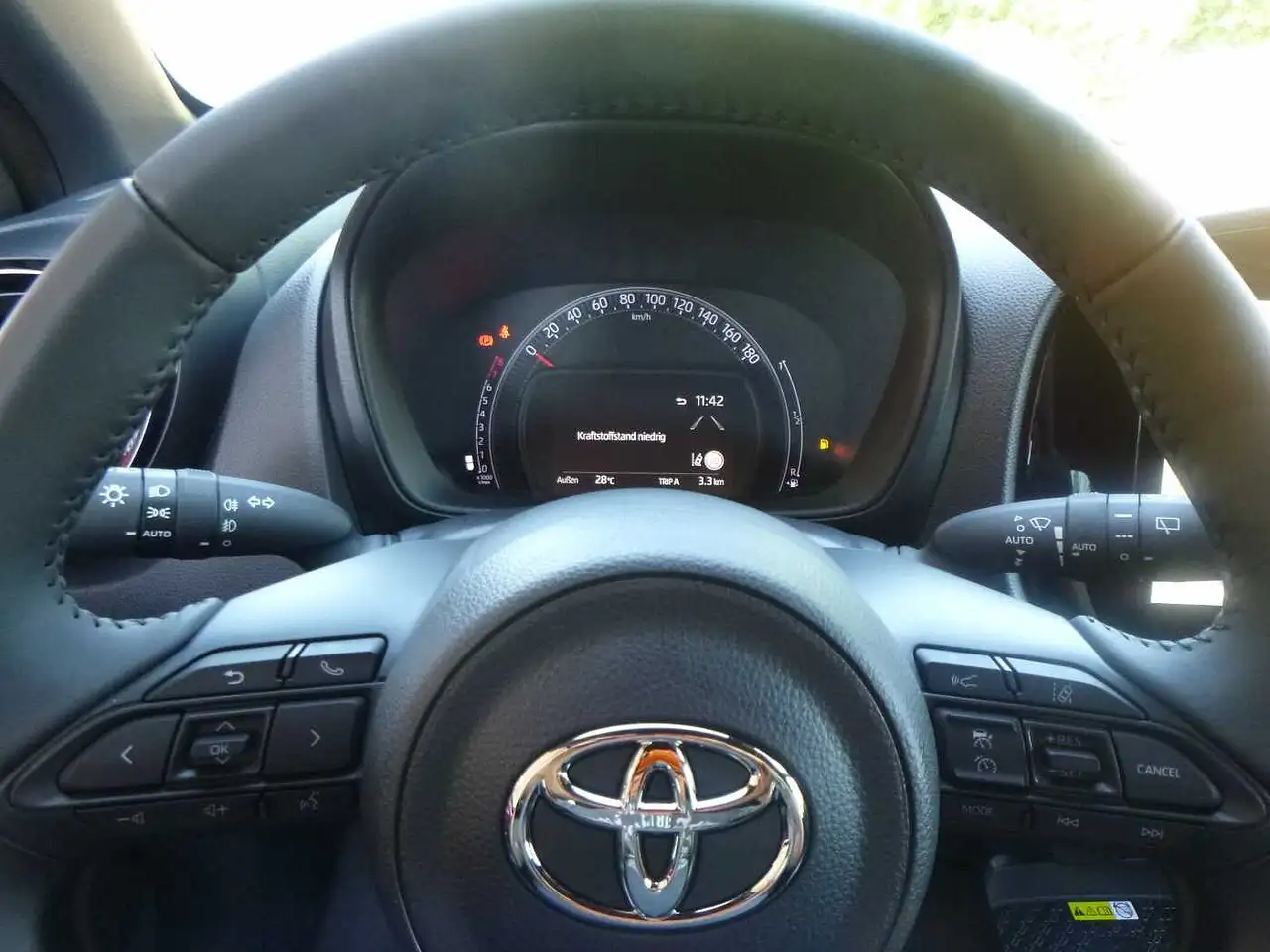 Toyota Aygo X Pulse Edition - LED, Navi, SZ, PDC, Alu 18' — Vehicle gallery 11