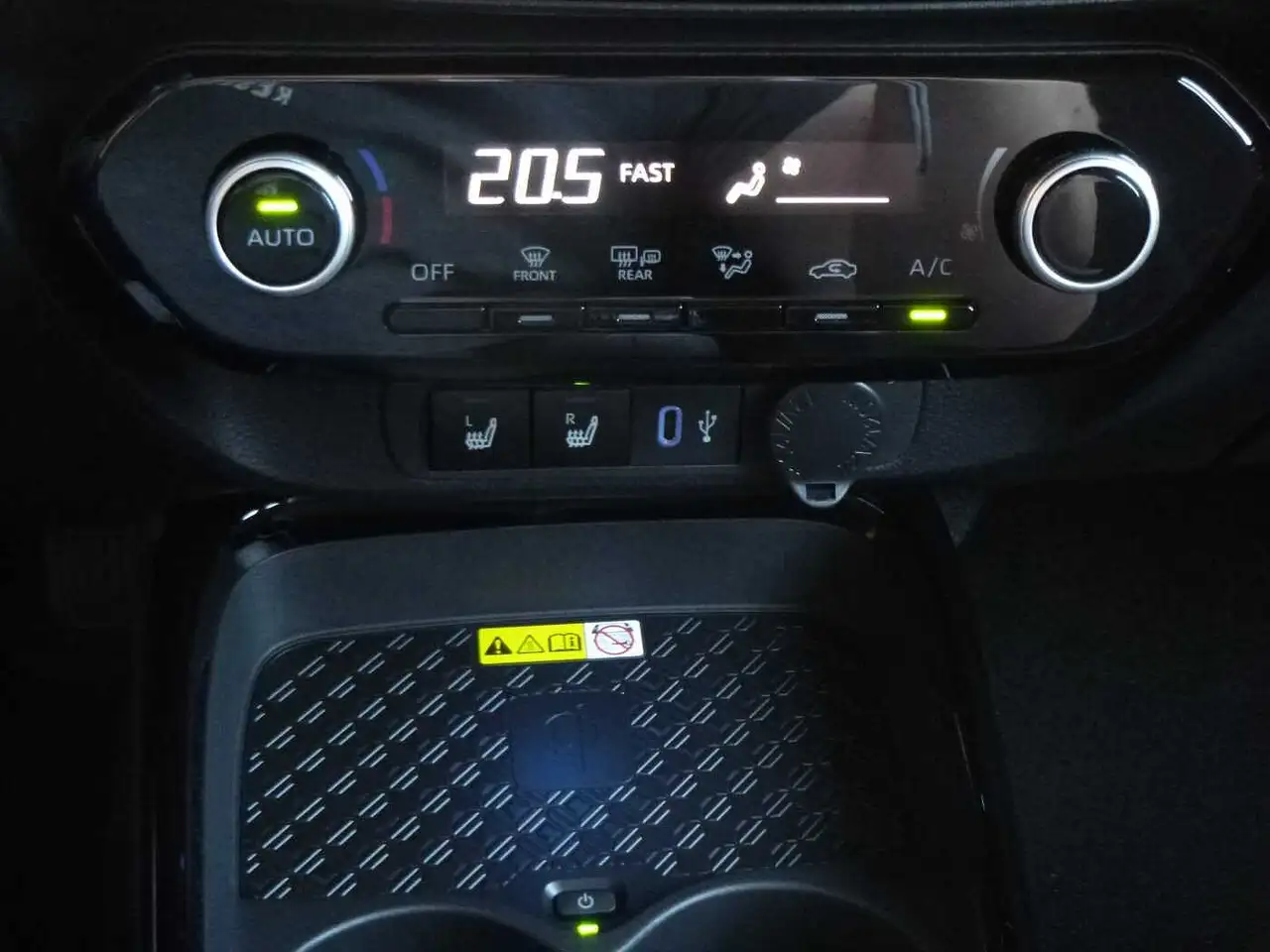 Toyota Aygo X Pulse Edition - LED, Navi, SZ, PDC, Alu 18' — Vehicle gallery 16