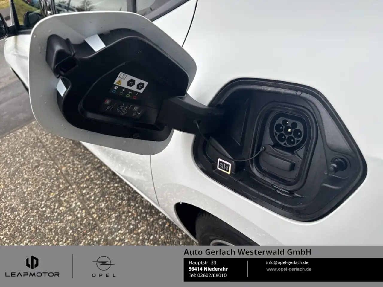 Opel Corsa F e GS LED Apple CarPlay Android Auto Klimaautom M — معرض صور السيارة 16