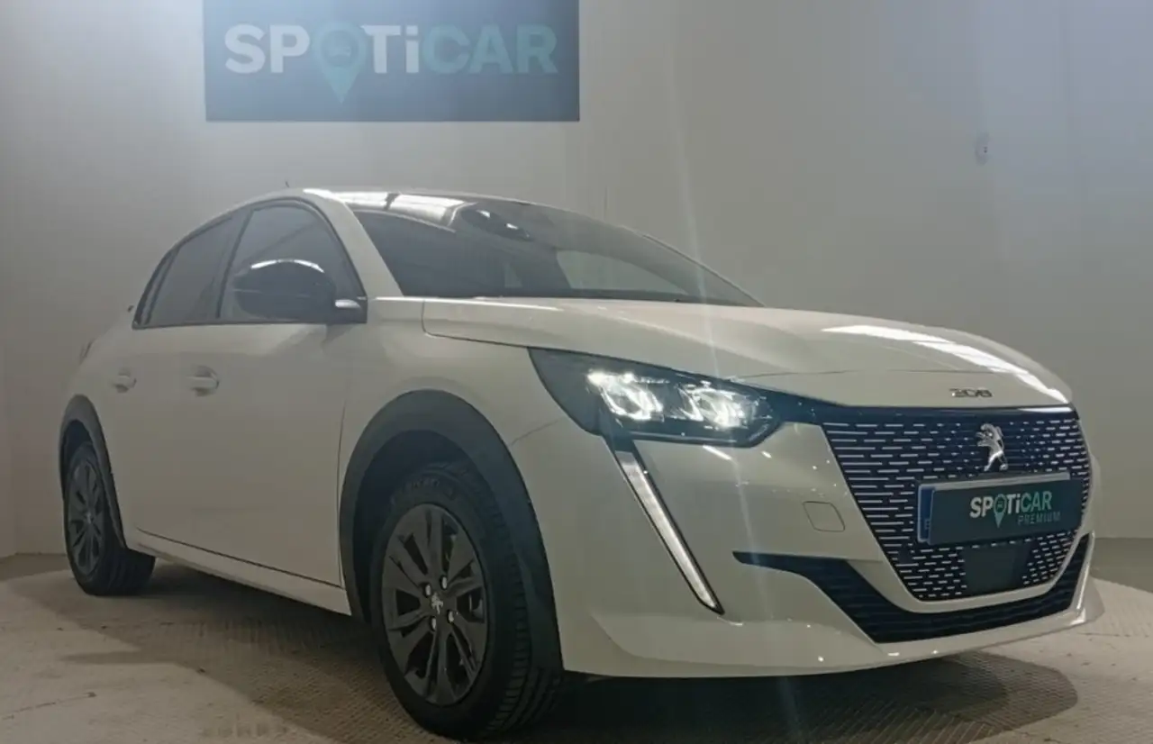 Peugeot 208 Allure Eléctrico 136 — Vehicle gallery 9