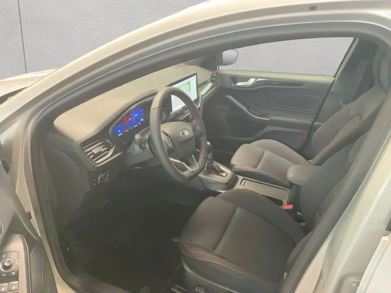 Ford Focus Turnier 1.0 EcoBoost Hybrid Aut. ST-LINE X — Galerie du véhicule 10
