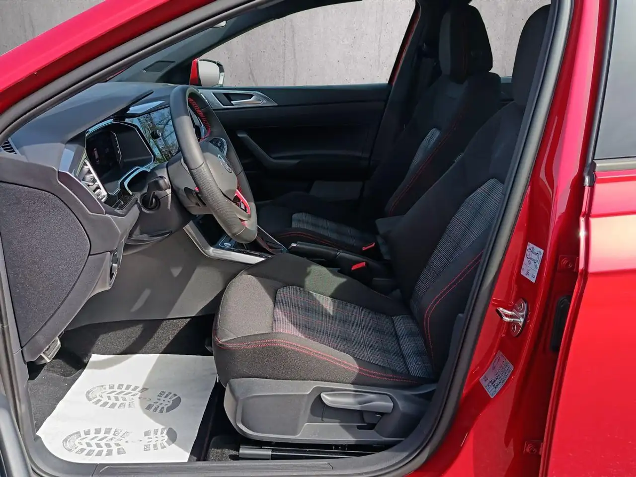 Volkswagen Polo 2.0 TSI GTI DSG PANO+PDC VORNE+HINTEN+MATRIX-LED + — Galerie du véhicule 9