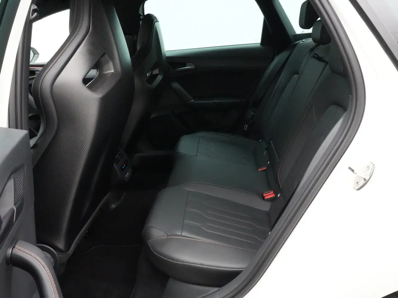 CUPRA Leon ST VZ 4Drive NAVI VIRT AHK ACC DCC LEDER — Vehicle gallery 12