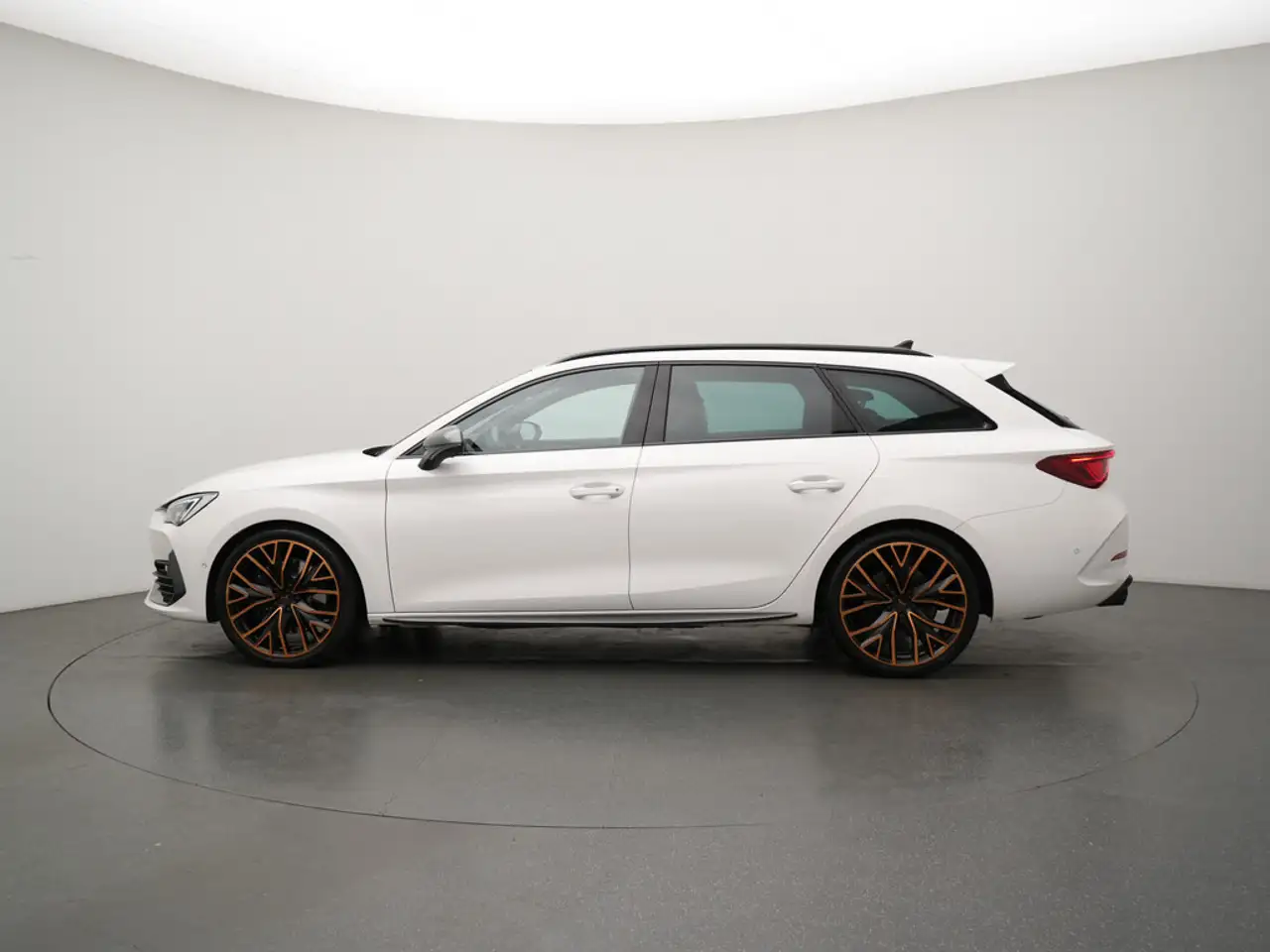 CUPRA Leon ST VZ 4Drive NAVI VIRT AHK ACC DCC LEDER — Vehicle gallery 14