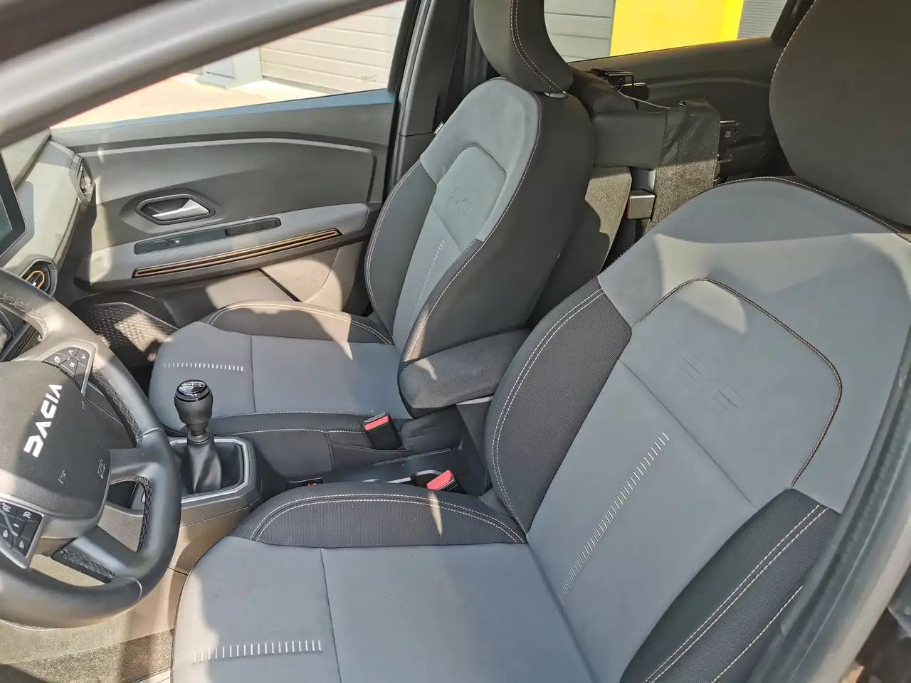 Dacia Jogger TCe 110 Extreme+ 7 Sitzer (Navi*Sitzheizung*LED*Rückfahrkamera*Treuegarantie) — معرض صور السيارة 14