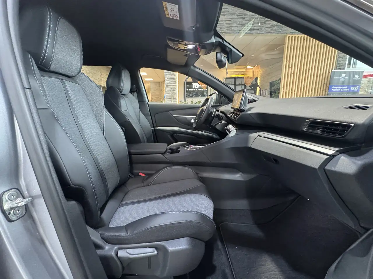 Peugeot 5008 Allure Leder 7-Sitzer R.Cam ACC SHZ Bi-LED — Galería del vehículo 20