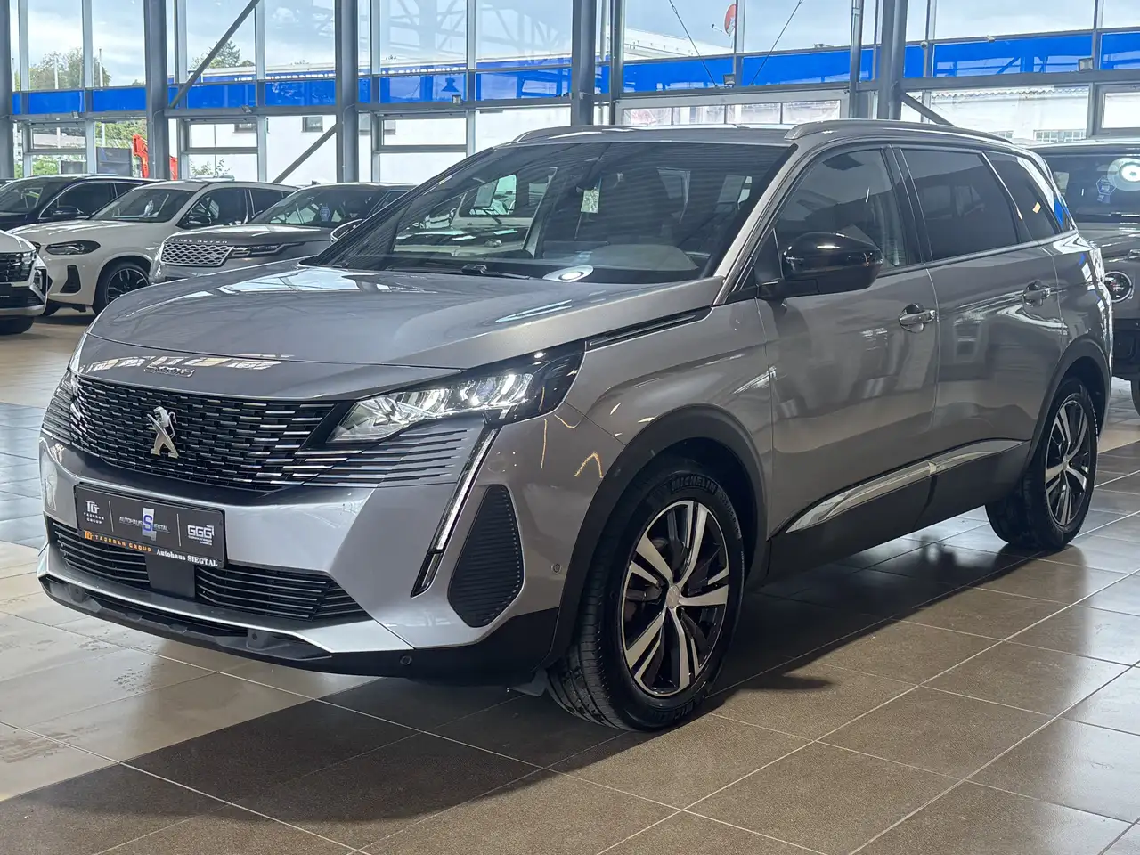 Peugeot 5008 Allure Leder 7-Sitzer R.Cam ACC SHZ Bi-LED — Galería del vehículo 3