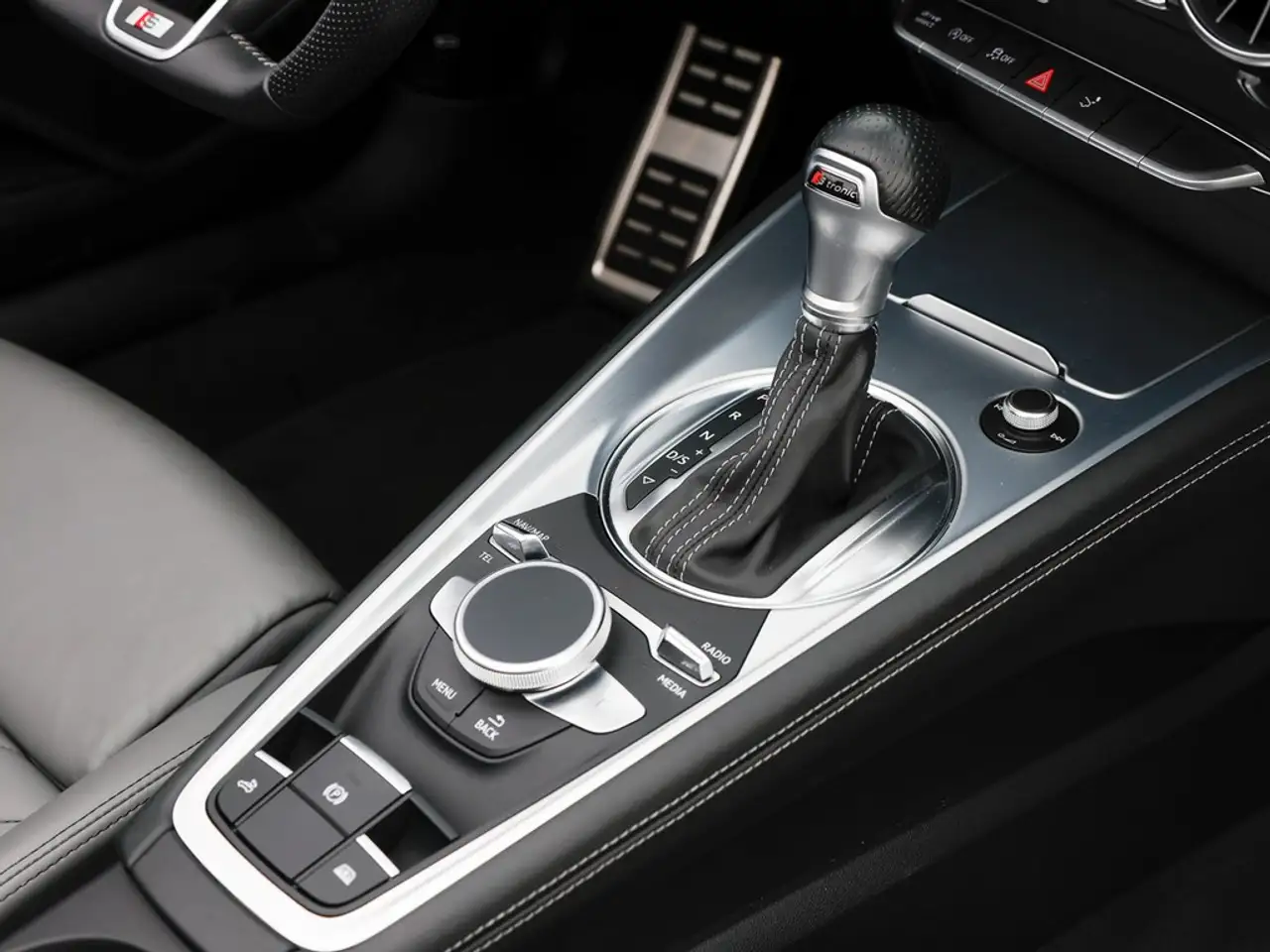 Audi TT Roadster 45 TFSI quattro S line sport + Navi — معرض صور السيارة 13
