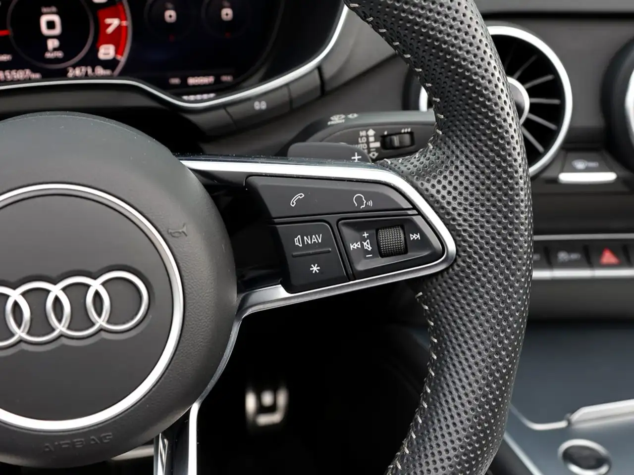Audi TT Roadster 45 TFSI quattro S line sport + Navi — معرض صور السيارة 19