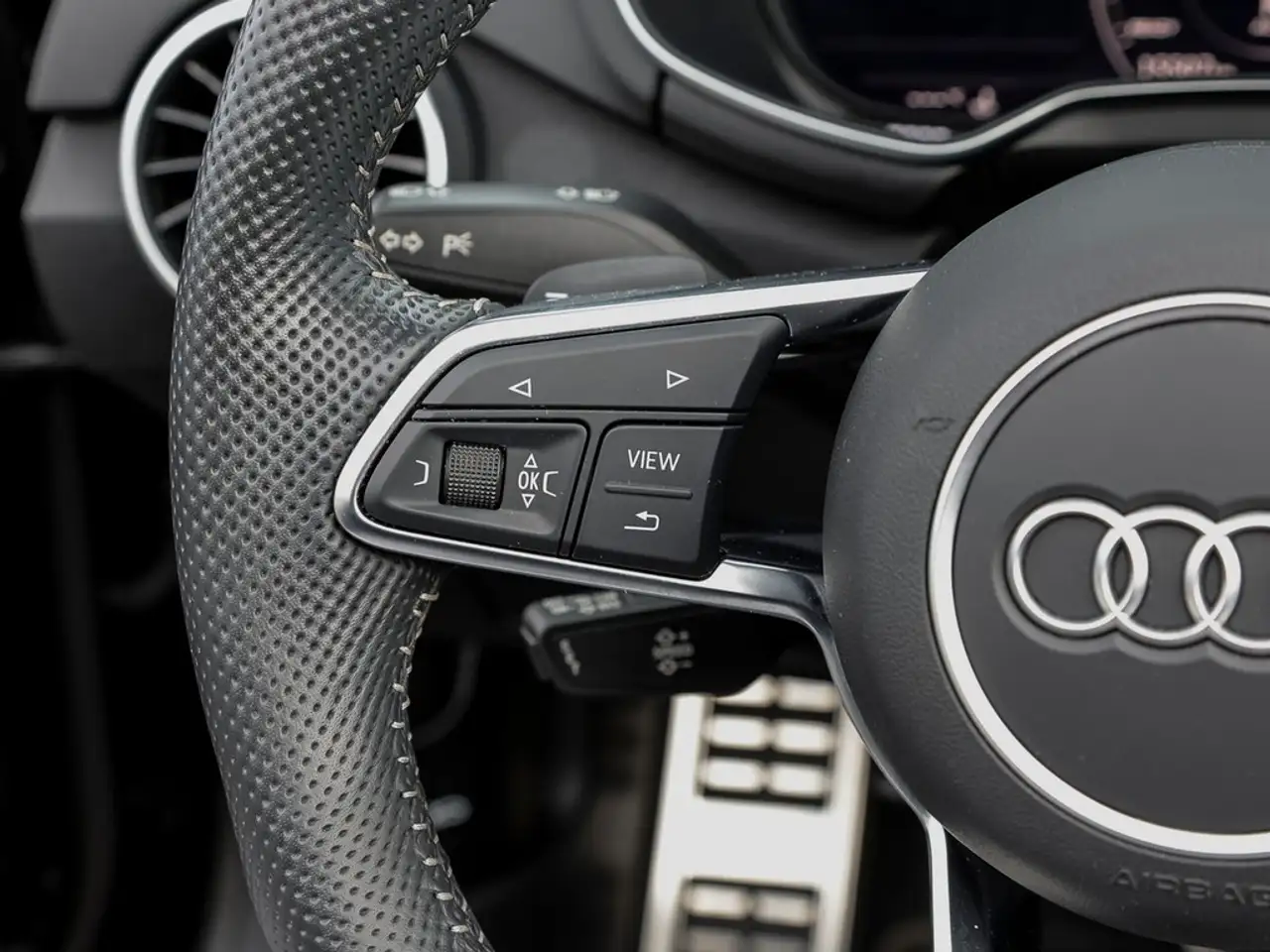 Audi TT Roadster 45 TFSI quattro S line sport + Navi — معرض صور السيارة 18