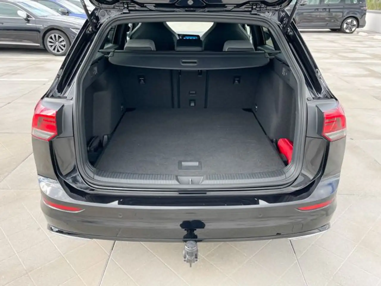Volkswagen Golf Variant Golf VIII Variant 1.5 eTSI DSG R-Line Navi AHK L — Vehicle gallery 19
