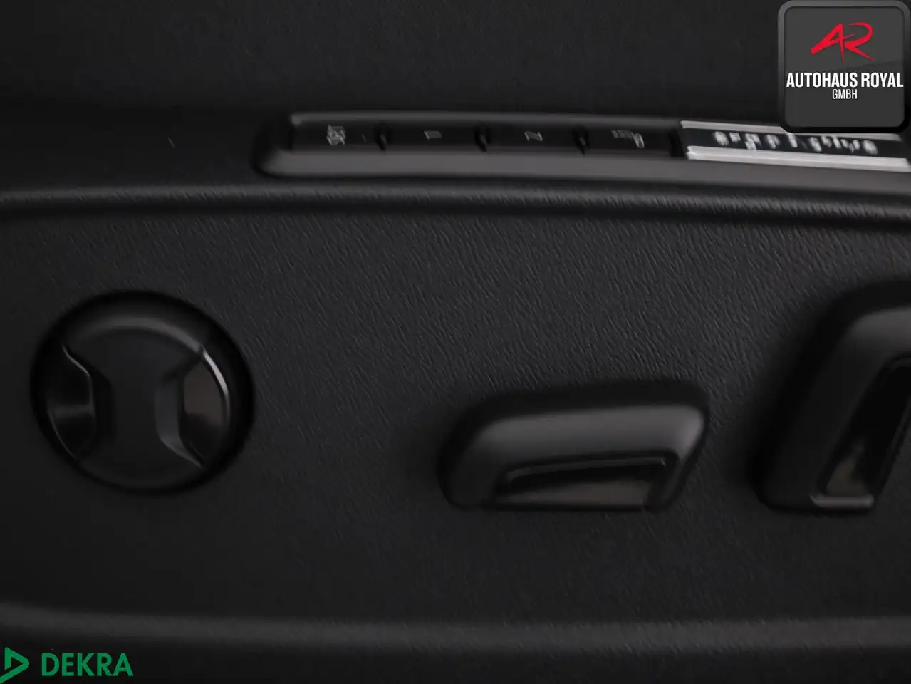 Volkswagen Golf VIII 2.0 TSI STYLE MASSAGE,MEMORY,KAMERA,SH — Galería del vehículo 23