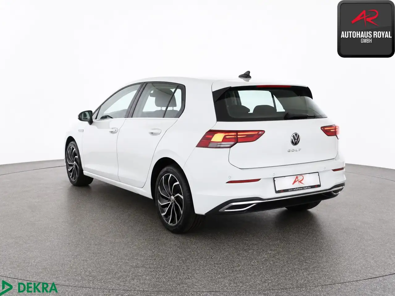 Volkswagen Golf VIII 2.0 TSI STYLE MASSAGE,MEMORY,KAMERA,SH — Galería del vehículo 3