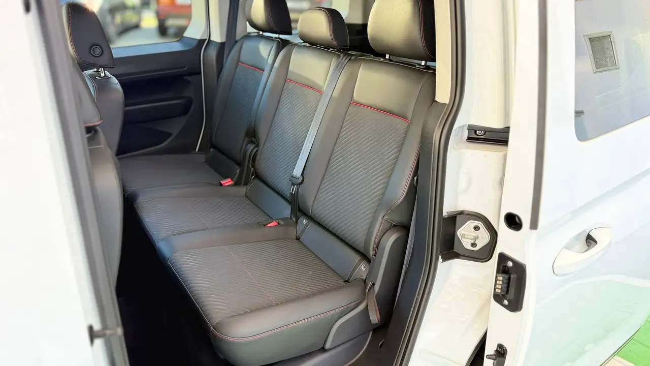 Ford Tourneo Connect 1.5 Sport mit Freisprecheinrichtung via Bluetooth über SYNC 4, Sitz- Lenkrad- und Frontscheibenheizung, 18" Aluräder, uvm — Vehicle gallery 10