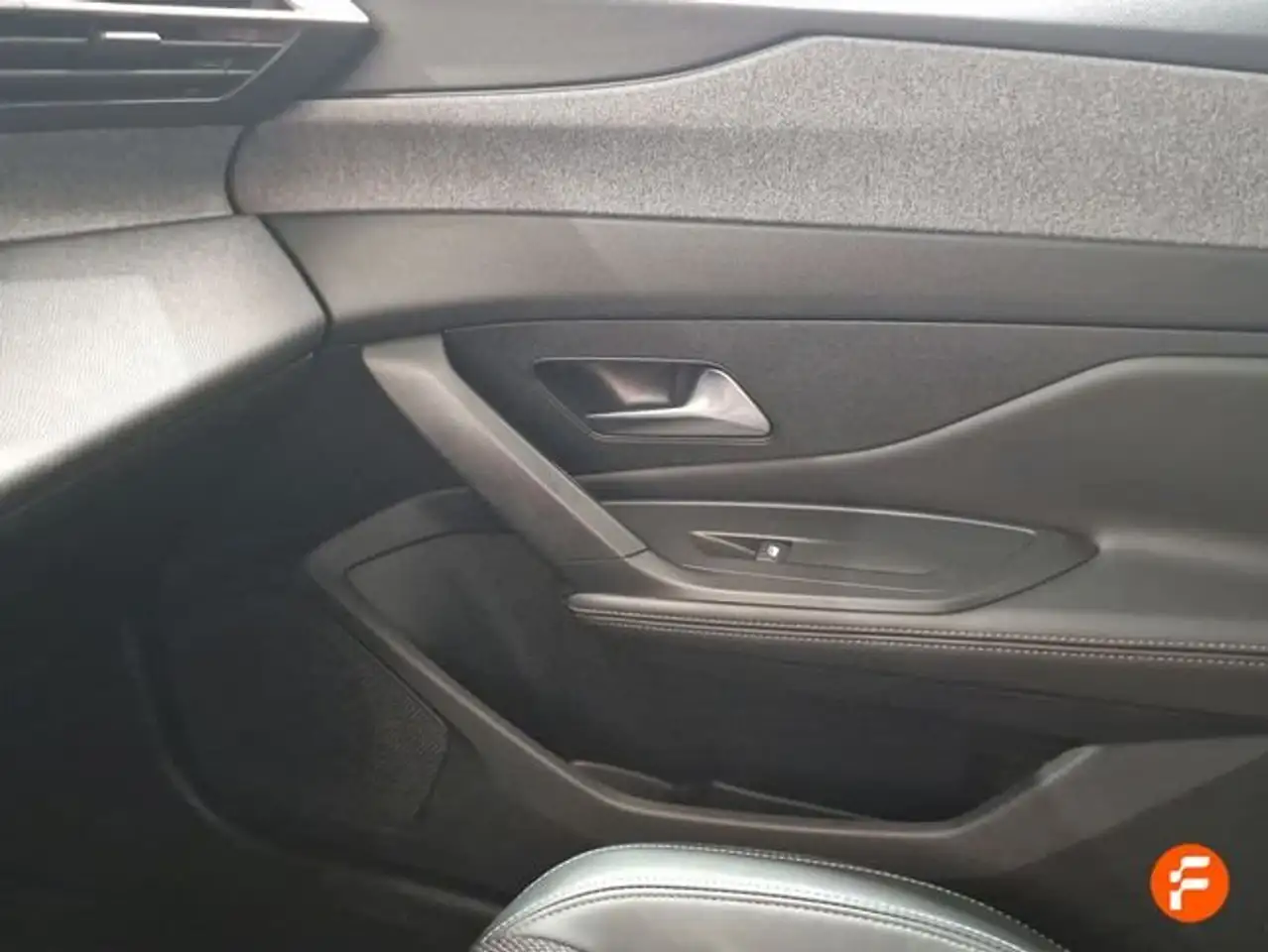 Peugeot 308 1.2 PureTech S&S Allure 130 — Galería del vehículo 32