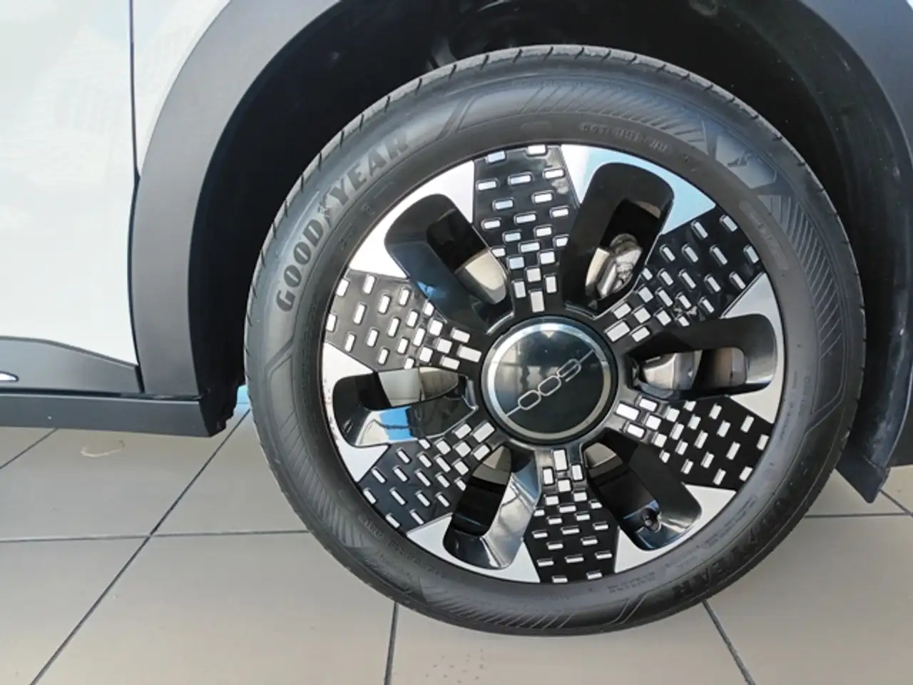 Fiat 600 1.2 MHEV La prima DDCT 74kW — معرض صور السيارة 4