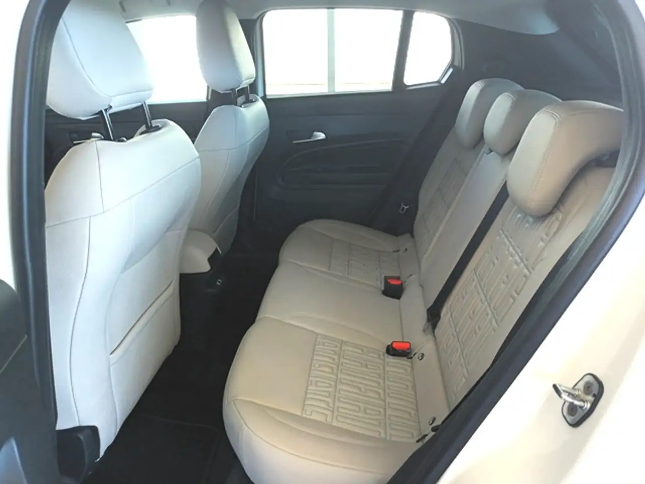 Fiat 600 1.2 MHEV La prima DDCT 74kW — معرض صور السيارة 10