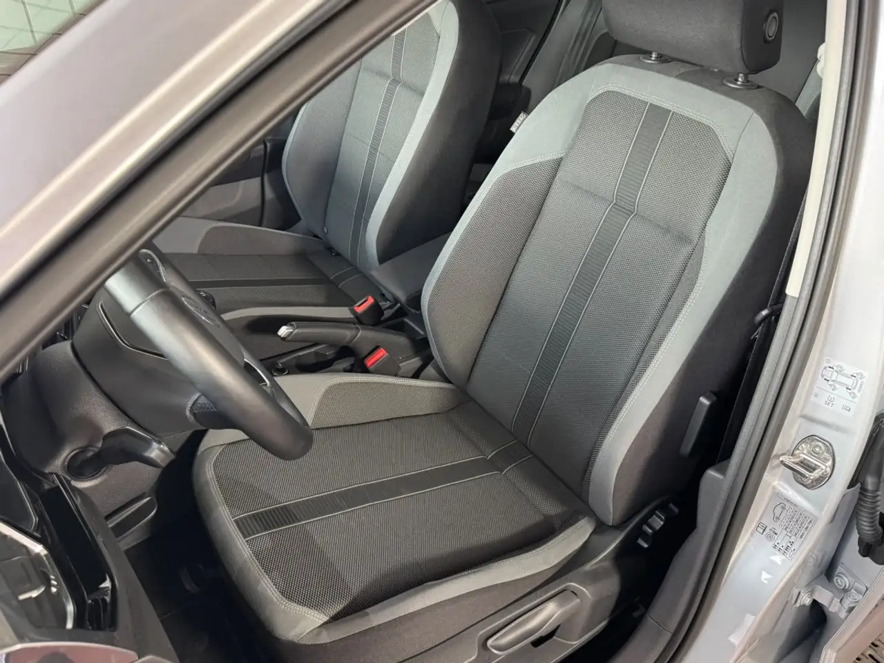 Volkswagen Polo 1.0 TSI 95 PS Style GJR+SHZ+NAVI — معرض صور السيارة 9