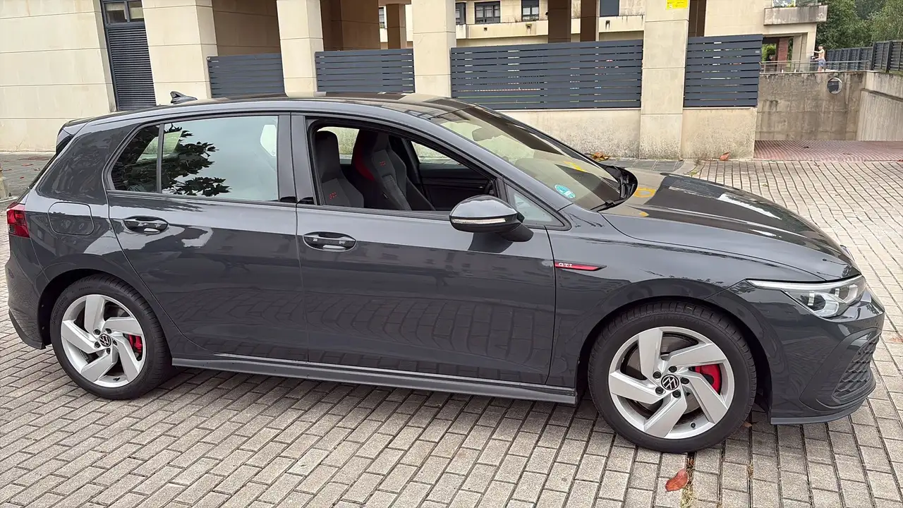 Volkswagen Golf GTI 2.0 TSI DSG 180kW — Vehicle gallery 2