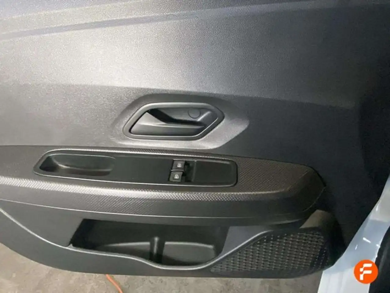 Dacia Sandero TCe Essential 67kW — Galería del vehículo 26