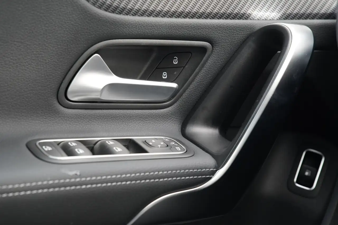 Mercedes-Benz A 250 A 250 e Kompaktlimousine Progressive Park-Paket Keyless — Vehicle gallery 16
