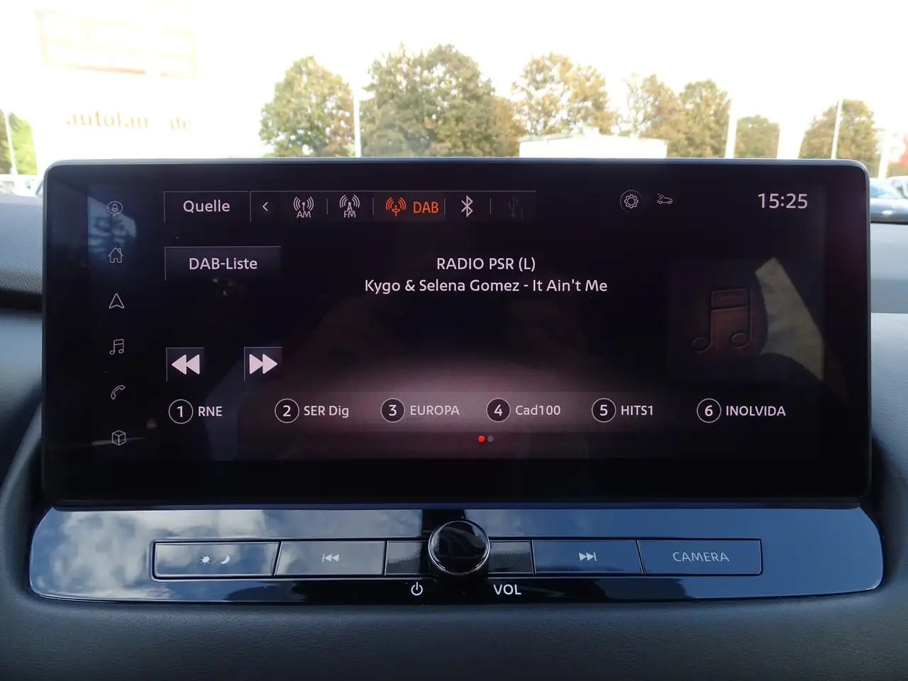 Nissan Qashqai N-Connecta 1.3 Dig-T LED ACC Navi Pano — معرض صور السيارة 13