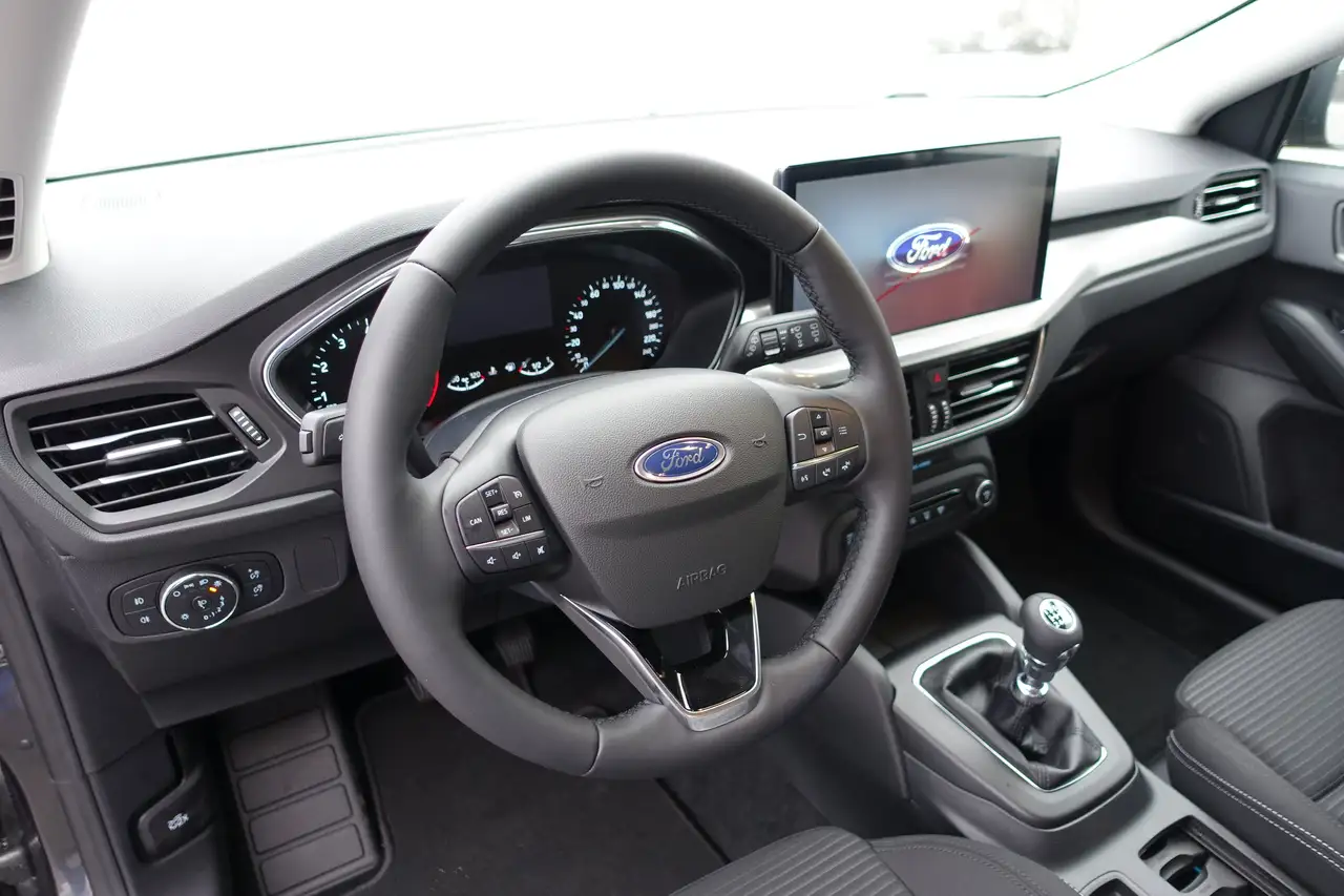 Ford Focus Titanium 5 türig 5 Jahre / 100.000 Garantie — Galerie du véhicule 11