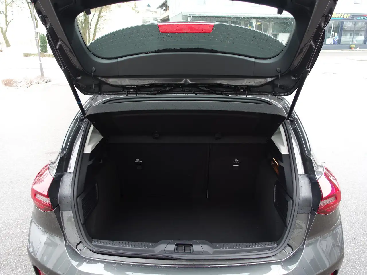 Ford Focus Titanium 5 türig 5 Jahre / 100.000 Garantie — Galerie du véhicule 5