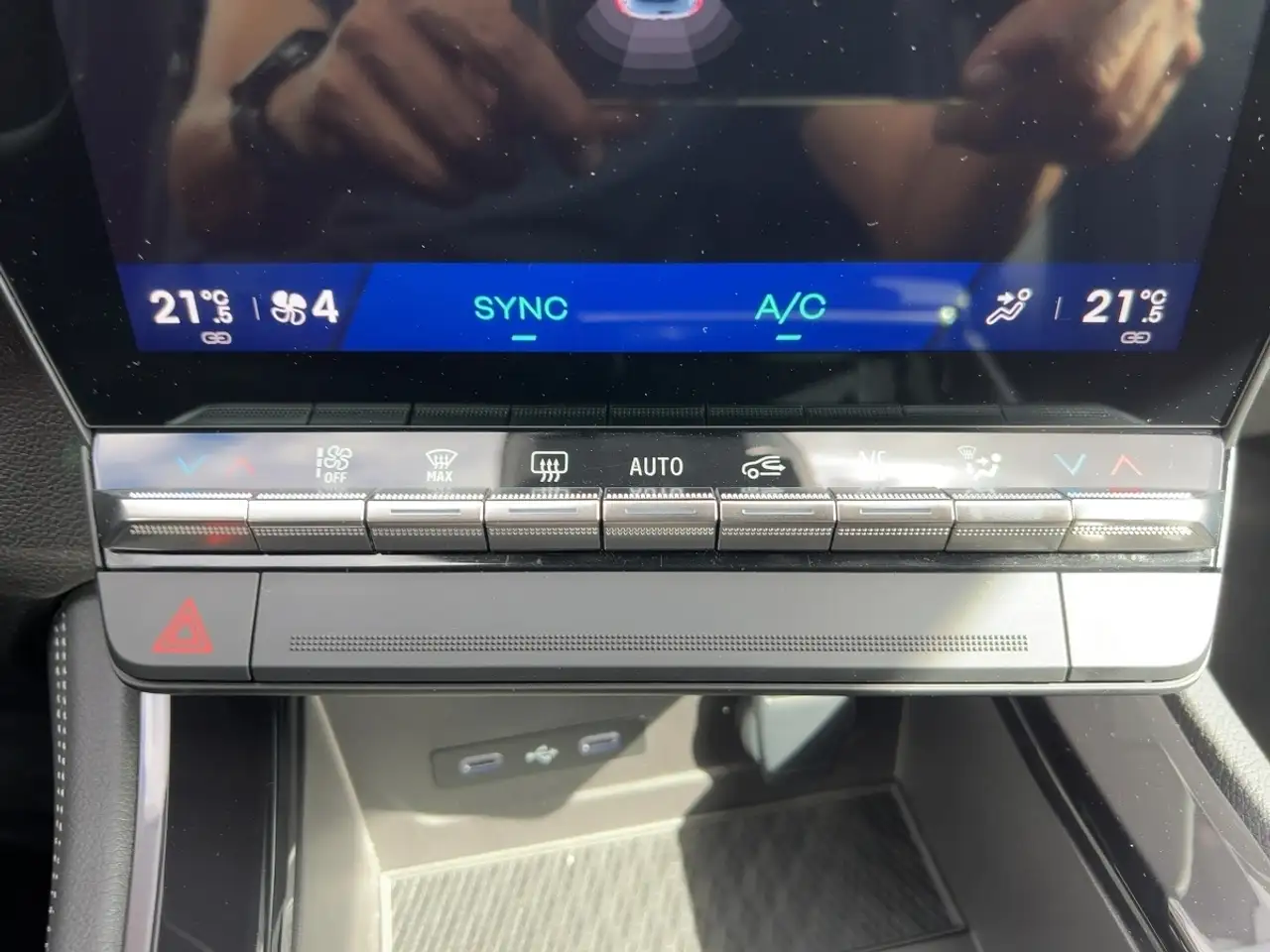 Renault Austral TECHNO E-TECH FULL HYBRID 200 RÜCKFAHRKAMERA — Vehicle gallery 16