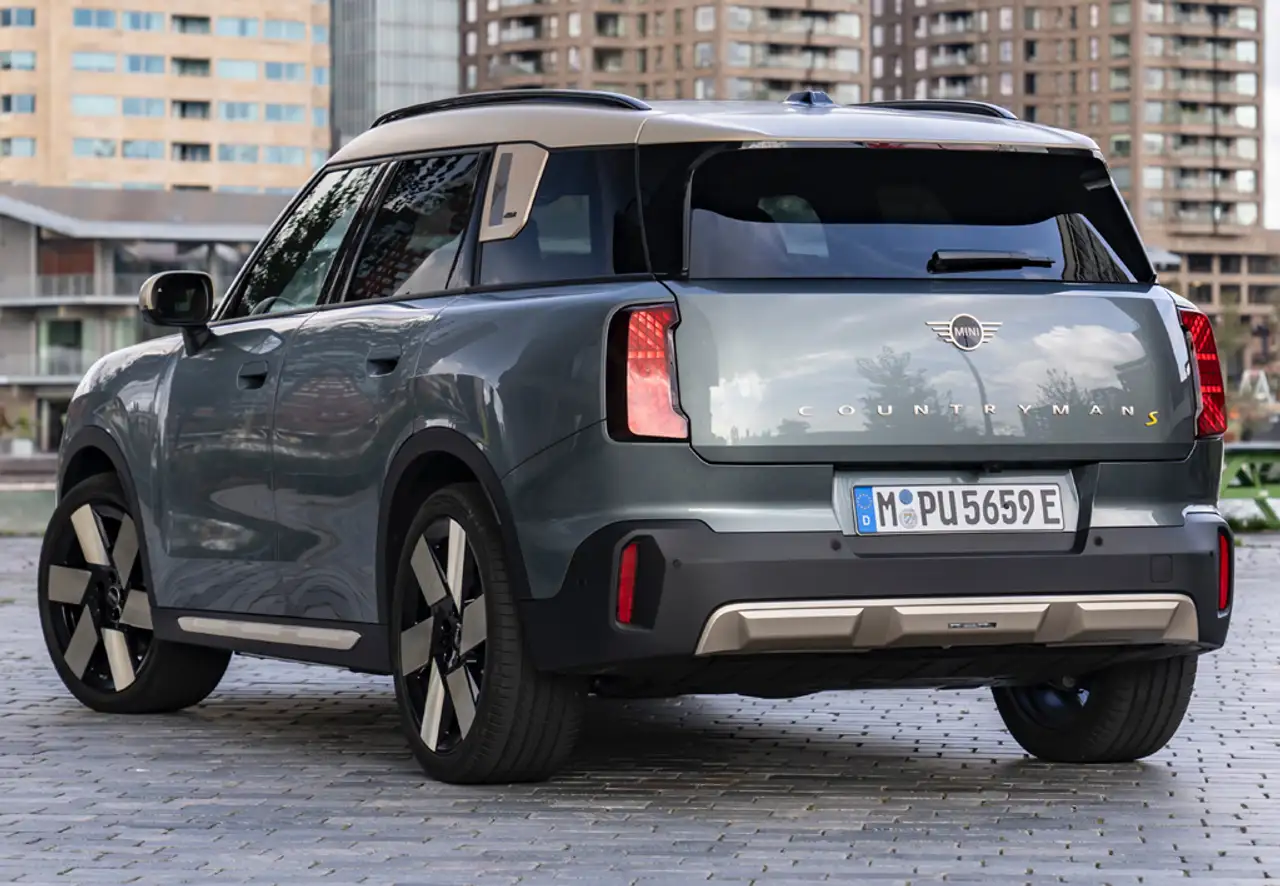 MINI One D Countryman Essential — Galería del vehículo 33