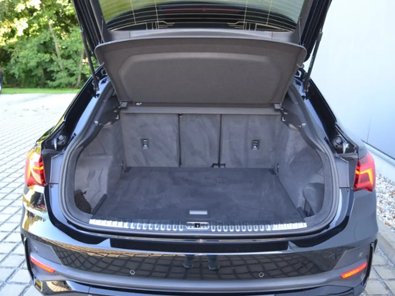 Audi Q3 Sportback 35 TFSI S line OPTIK-SCHWARZ/NAVI/BUSIN — معرض صور السيارة 14