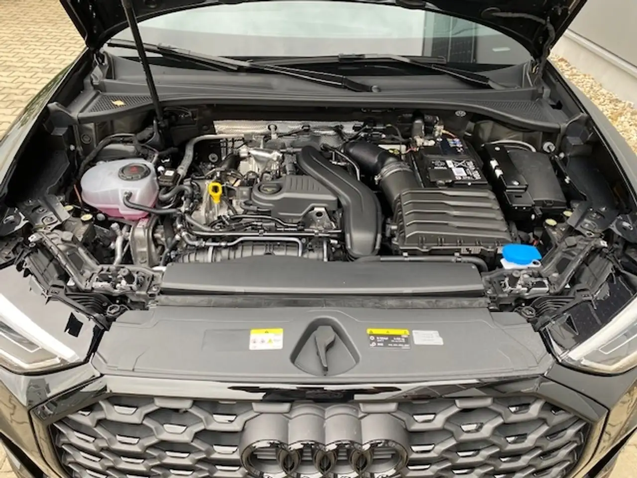 Audi Q3 Sportback 35 TFSI S line OPTIK-SCHWARZ/NAVI/BUSIN — معرض صور السيارة 12
