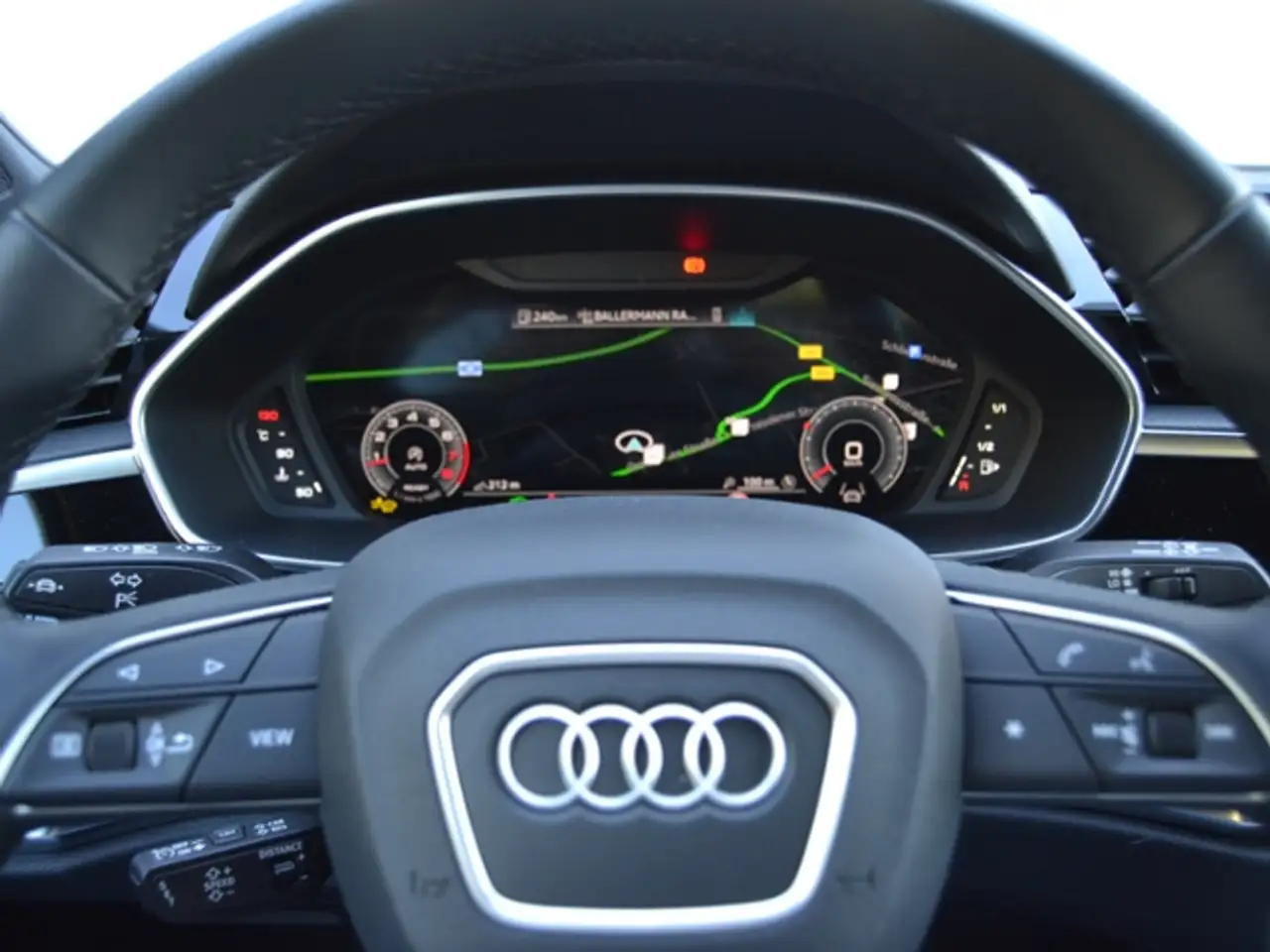 Audi Q3 Sportback 35 TFSI S line OPTIK-SCHWARZ/NAVI/BUSIN — معرض صور السيارة 13