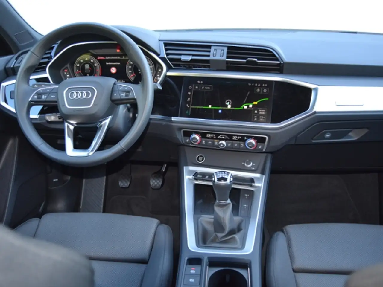 Audi Q3 Sportback 35 TFSI S line OPTIK-SCHWARZ/NAVI/BUSIN — معرض صور السيارة 6