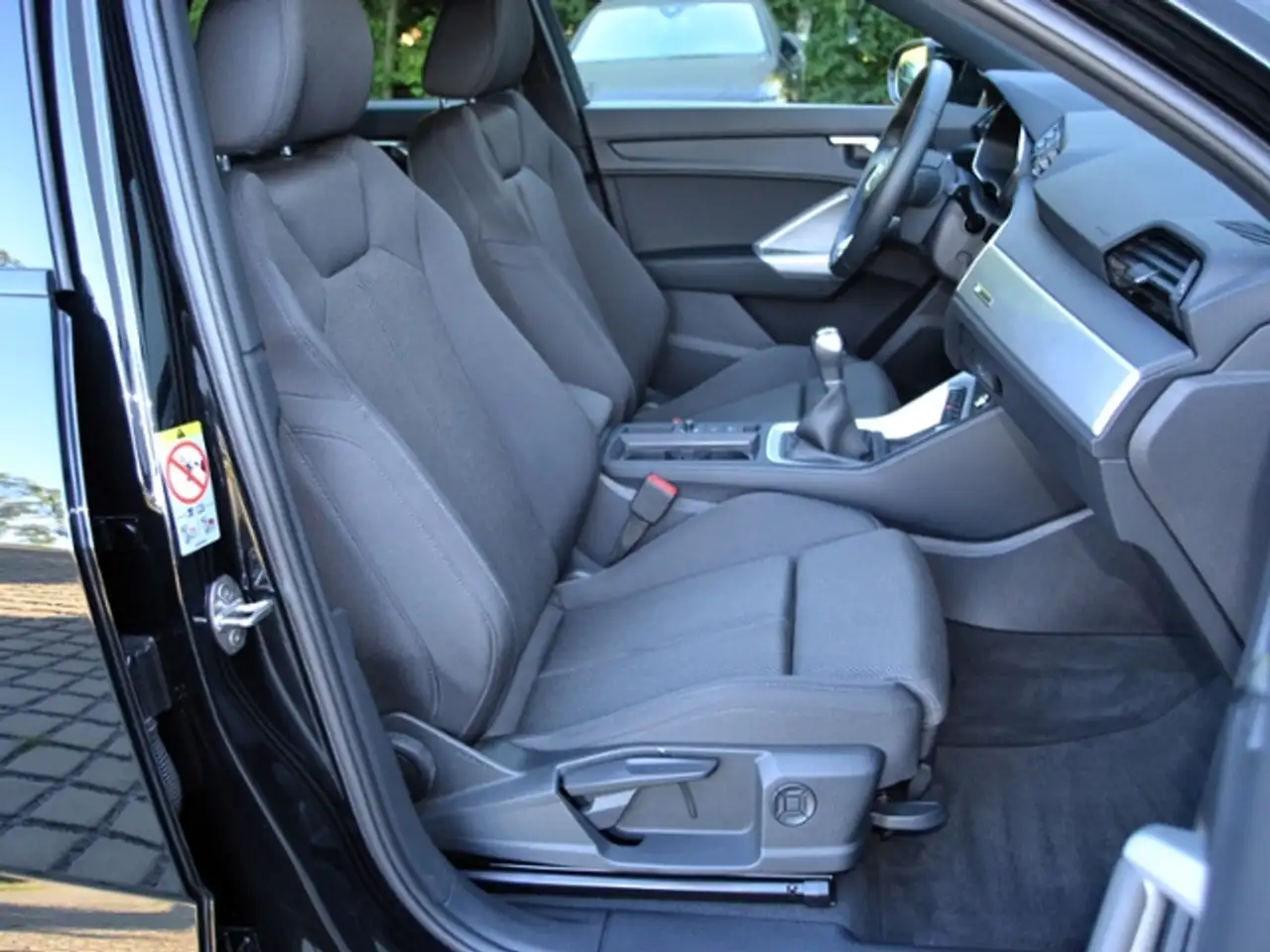 Audi Q3 Sportback 35 TFSI S line OPTIK-SCHWARZ/NAVI/BUSIN — معرض صور السيارة 5